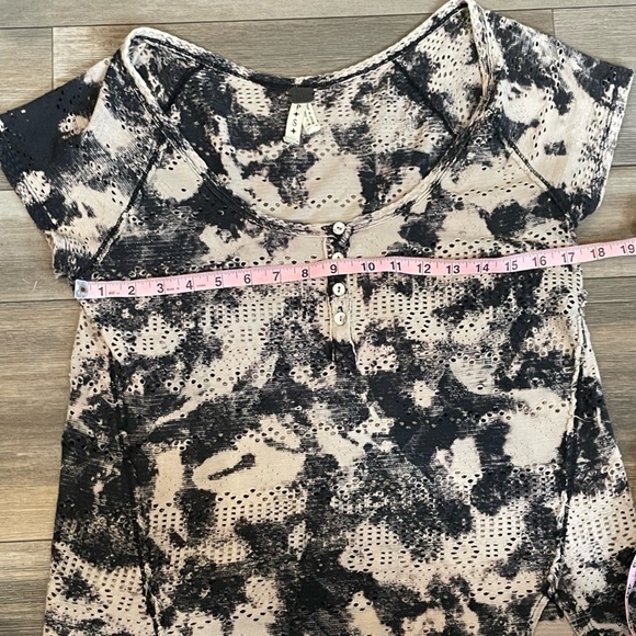 We the free women’s shirt - Picture 7 of 12